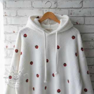 Tkanina za kapute TEDDY EMBROIDERY Strawberries white