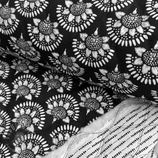Pamuk VOILE STEPPED Bouquet flowers black digital print