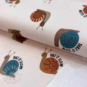 Triko materijal čupav Snails off white digital print