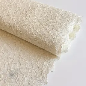 Čipka Scallop design B off white