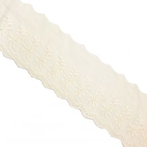 Krajka Double flower off white