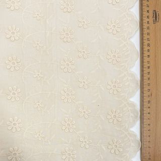 Pamučna tkanina EMBROIDERY Catchy daisy ecru