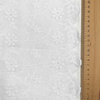 Pamučna tkanina EMBROIDERY Catchy daisy white