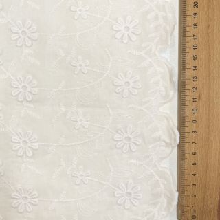 Pamučna tkanina EMBROIDERY Catchy daisy off white